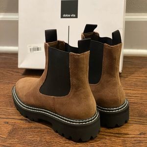 NEW Dolce Vita Chelsea Boot Size 8